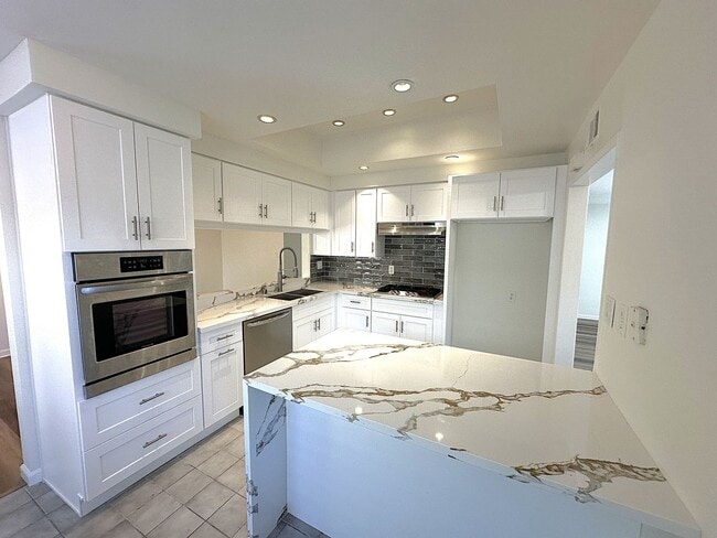 Building Photo - Spacious 3-Bedroom Retreat with Renovated ...