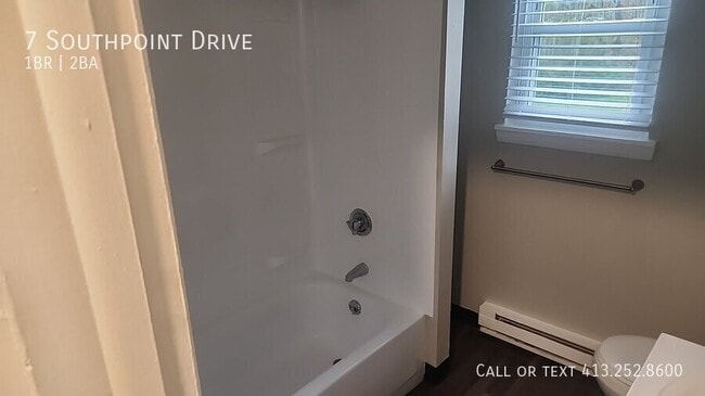 Building Photo - 7 Southpoint Dr