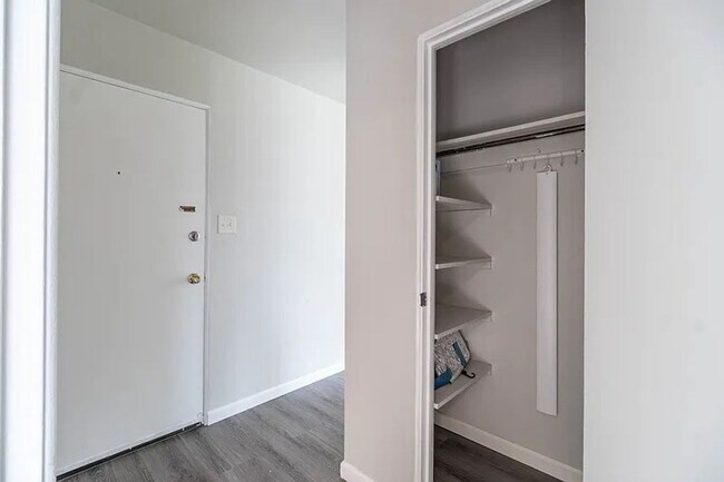 Building Photo - Miller Court Apartments - Security Deposit As Low As $0!