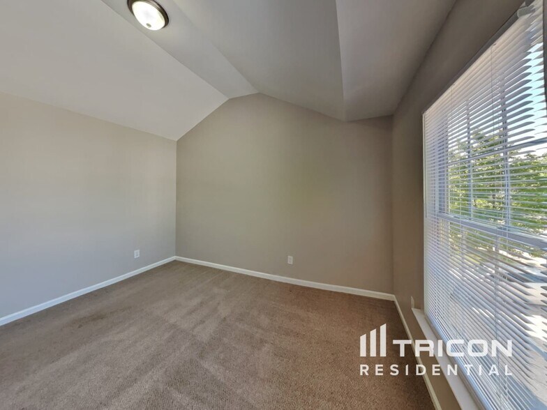 Building Photo - 1409 Cricket Ridge Dr