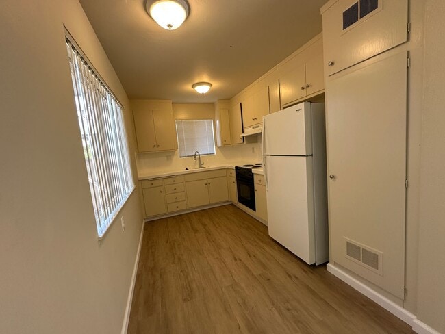 Building Photo - 6365 Bollinger Rd