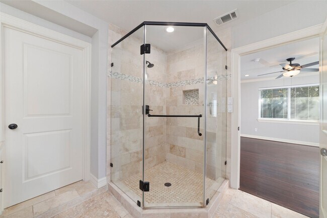 Building Photo - 3815 April Ln