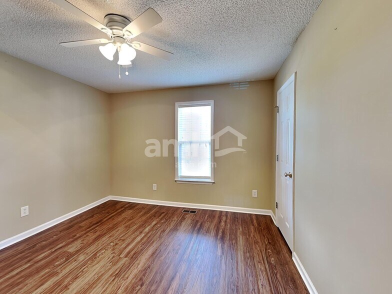 Building Photo - 941 S Philwood Ct