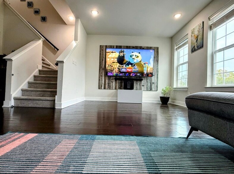 Primary Photo - 119 Livingston Ln