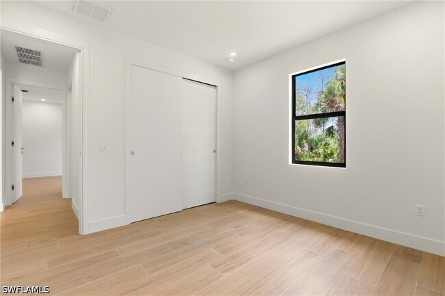 Building Photo - 1514 47th Ave NE