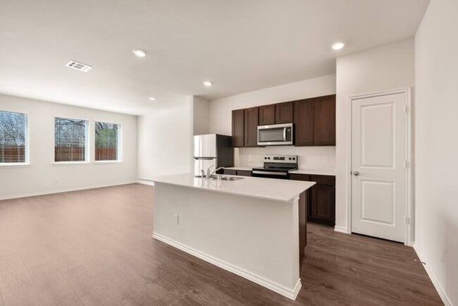 Building Photo - 322 Tall Cedar Wy
