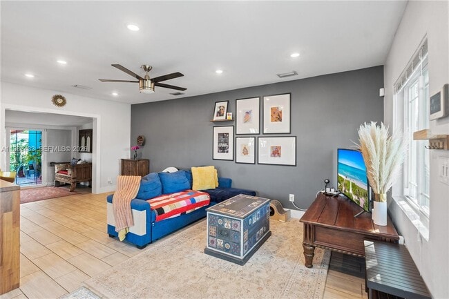 Building Photo - 2447 Wilson St