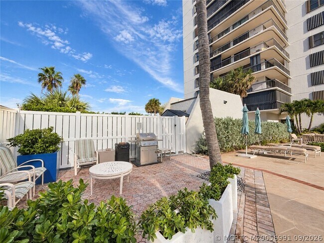 Building Photo - 3100 N Hwy A1A