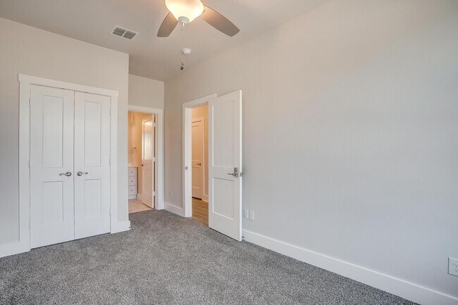 Building Photo - 2323 Benbrook Blvd
