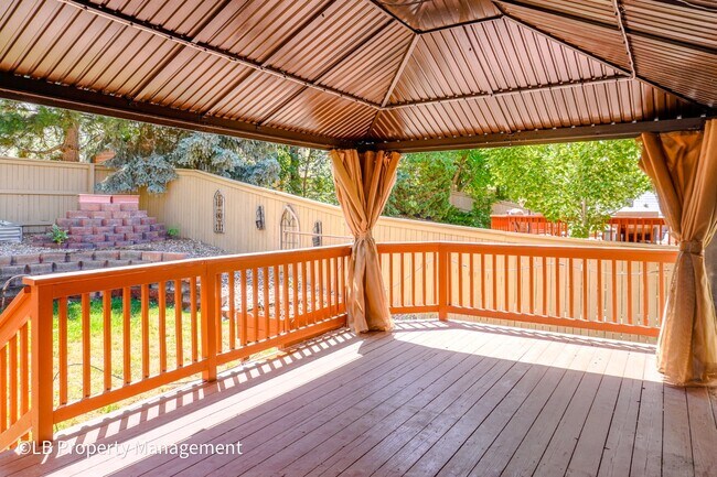 Building Photo - 10590 Pearlwood Cir