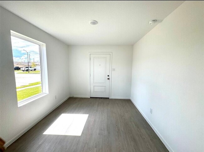 Building Photo - 28763 Texas Plns Dr