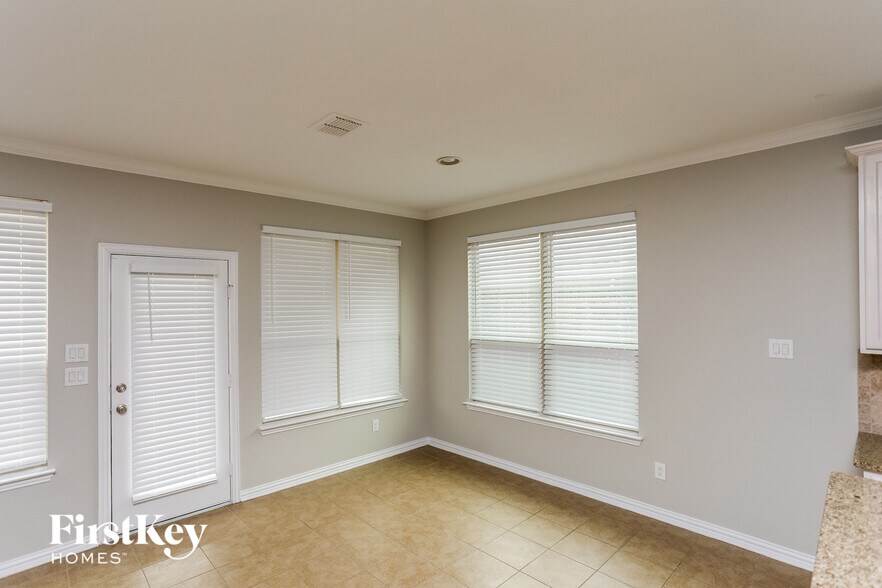 Building Photo - 150 Cameron Dr