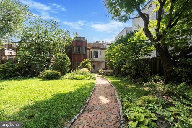 Building Photo - 3725 Lancaster Ave