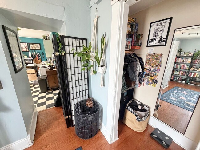 Building Photo - 1 Bedroom in Burlington VT Available 7/1!