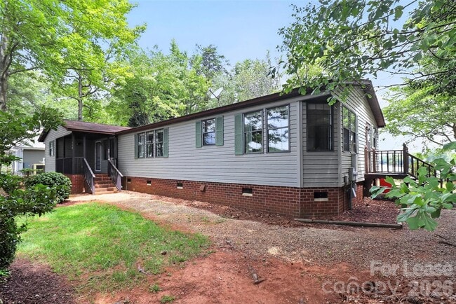Building Photo - 120 Stepaside Ln