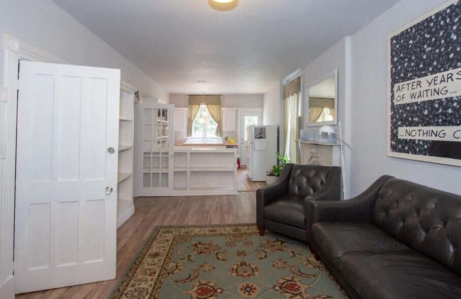 Building Photo - 116 9th St