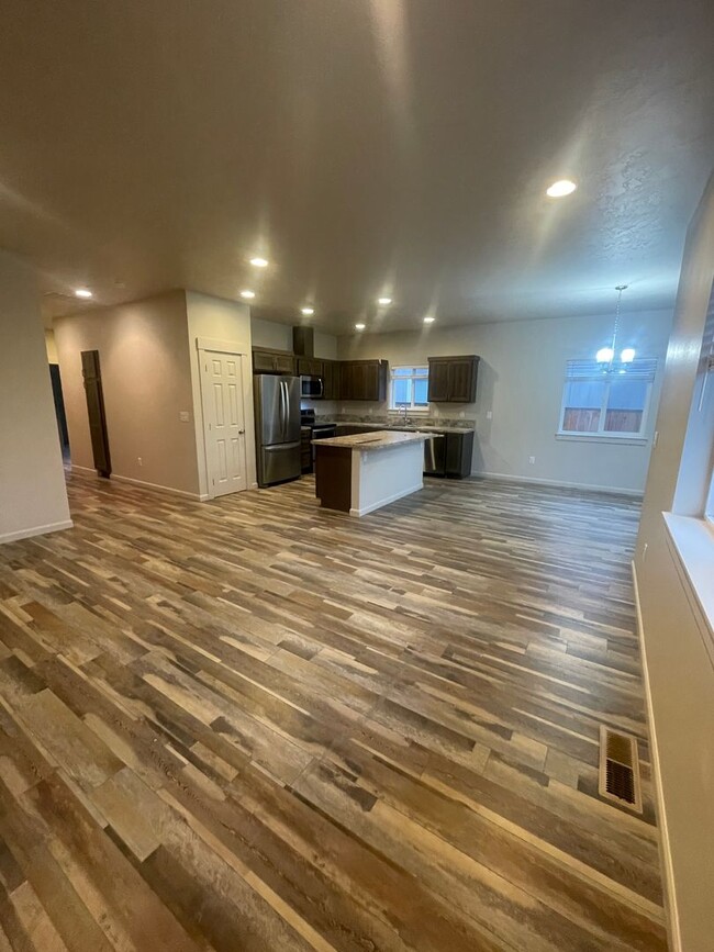 Building Photo - 3 Bedroom in McKay Meadows Prineville