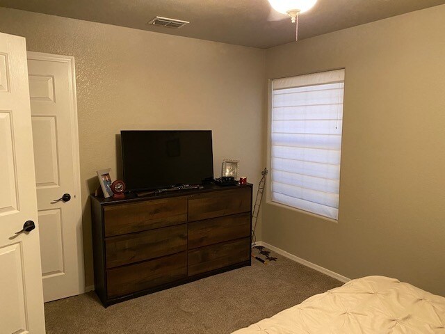 Building Photo - 2422 E Prickly Pear Dr