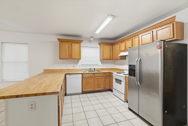 Building Photo - 519 W 6th Ave