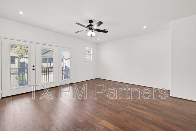 Building Photo - 10949 Cannes Memorial Dr