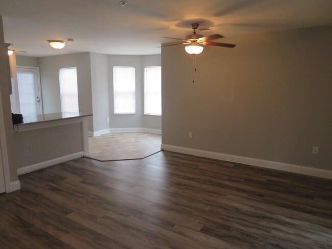Building Photo - Available Fall 2026  12 month lease /  2 rooms available for rent (full use of in-unit laundry, k...