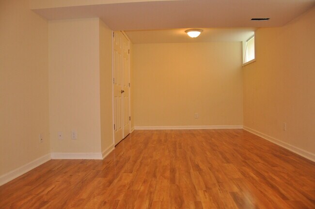 Building Photo - 412 Pyke Rd