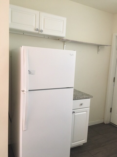 Building Photo - 2 BED 1 BATH house in South Philly!
