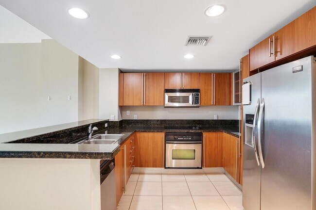 Building Photo - 610 Clematis St