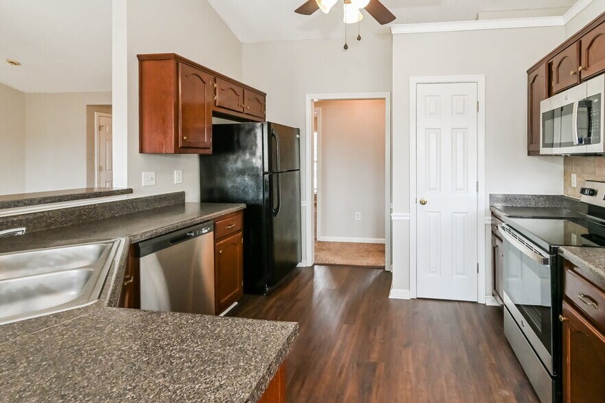 Building Photo - 7395 Bridle Cove