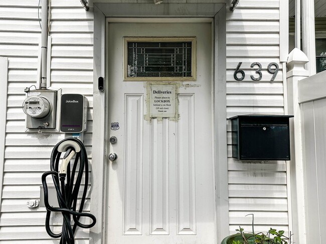 Building Photo - 639 Palisade Ave