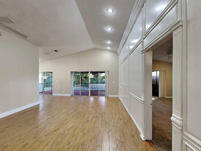 Building Photo - 1500 Hammock Ln