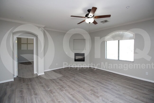 Building Photo - 955 E Knox Rd