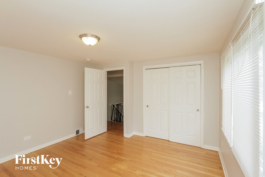 Building Photo - 3729 W 121st Pl