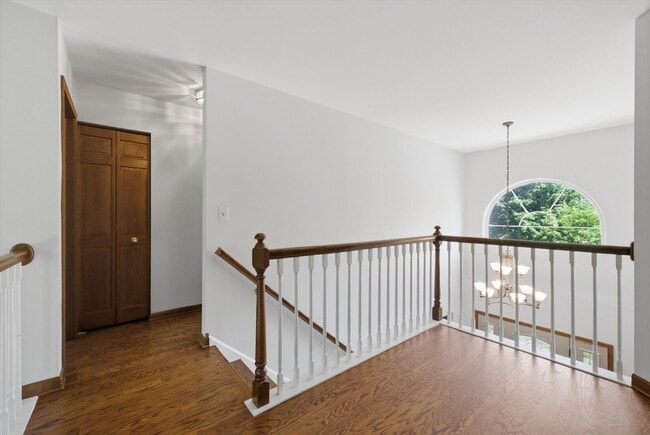 Building Photo - Spacious 4-Bedroom Home with Finished Basement and Modern Upgrades in Grayslake