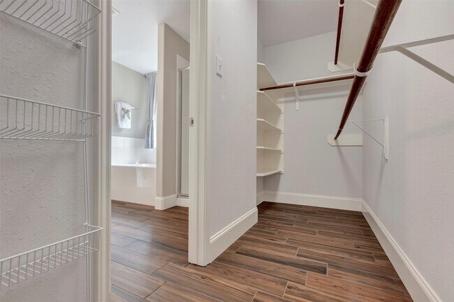 Building Photo - 10439 Hamlet Vale Ct