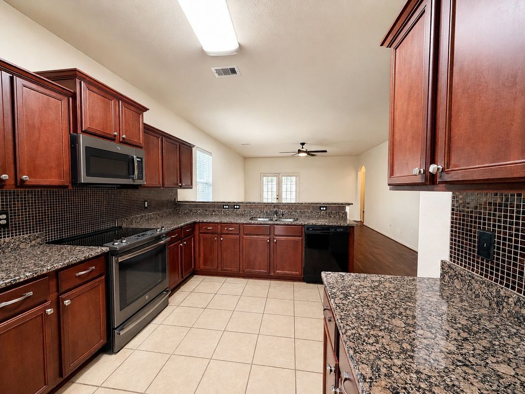 Building Photo - 8739 Leclaire Meadow Dr