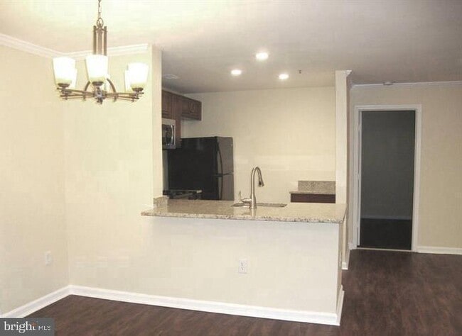 Building Photo - 17701 Kilmarnock Terrace