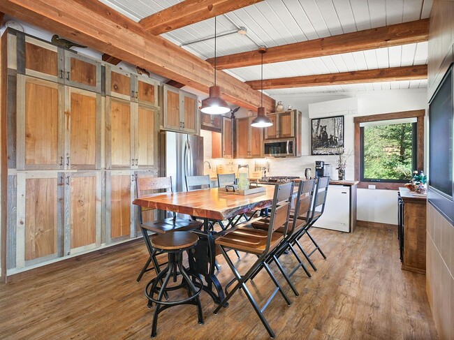 Building Photo - 9987 S Overlook Rd
