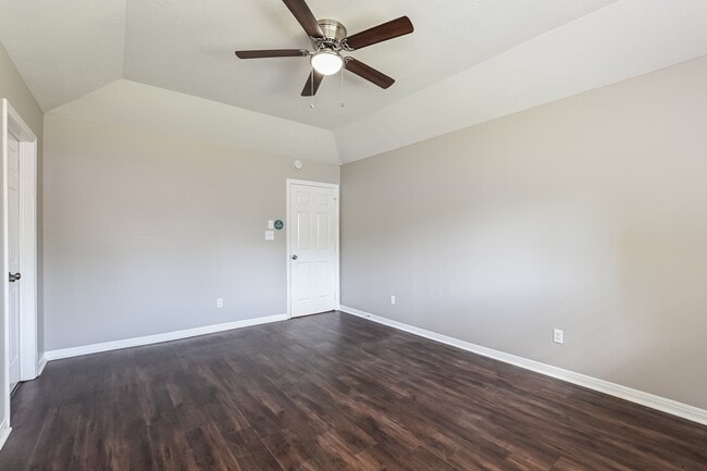 Building Photo - 521 Cedar Ave