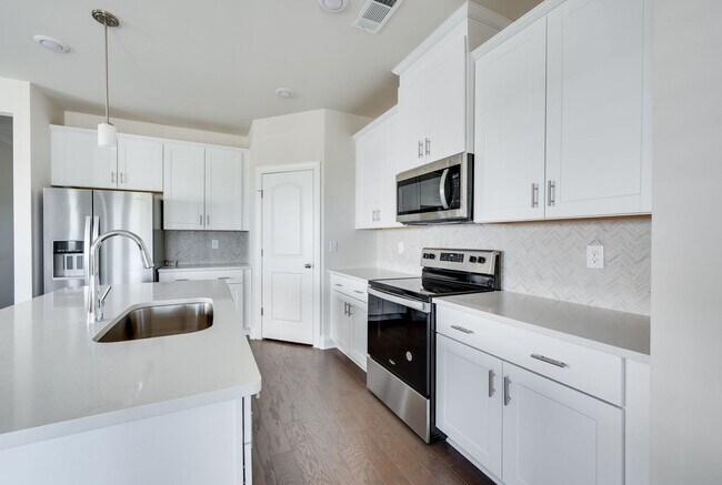 Building Photo - Awesome energy-efficient 4BE/2.5BA home in the Skyridge neighborhood!