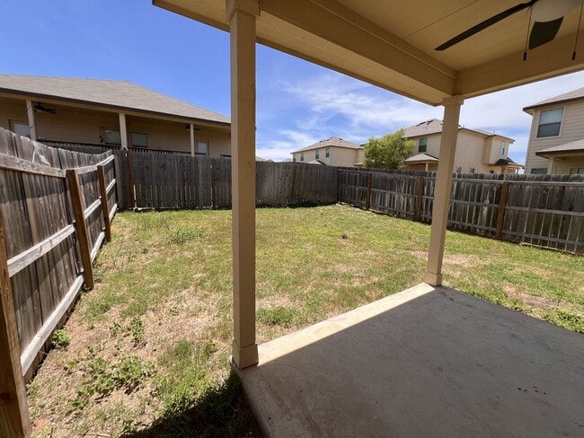 Building Photo - Move-In Ready Luxury Duplex in Converse!