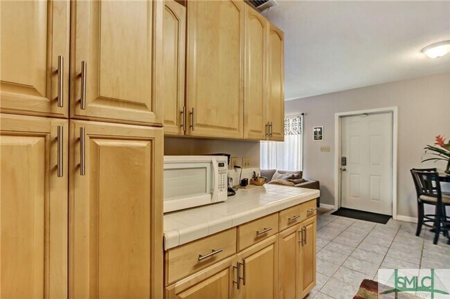 Building Photo - Wilmington Island Rental