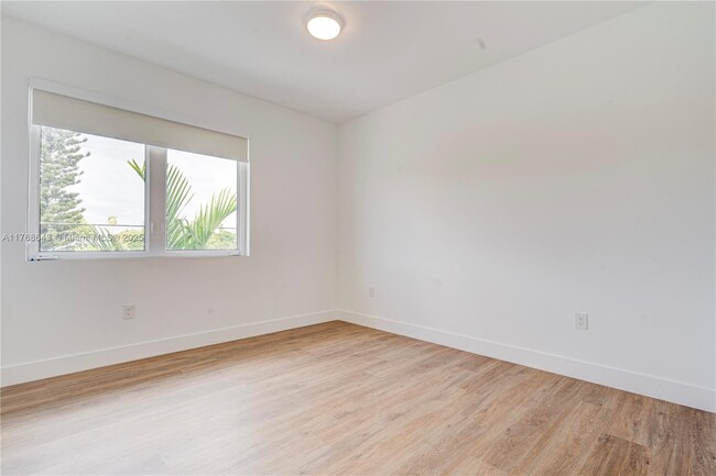 Building Photo - 1805 NW 22nd Ct