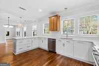 Building Photo - 795 St Charles Ave NE