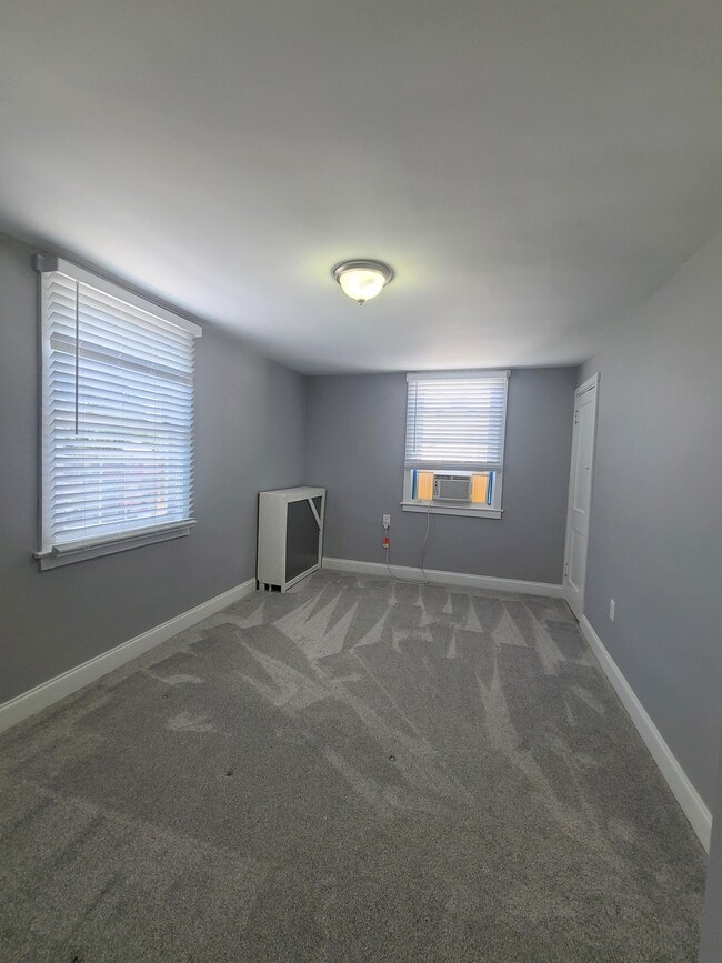 Building Photo - 814 Pitman Ave