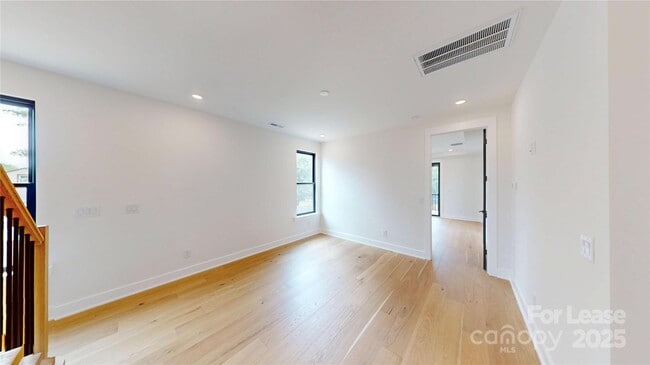 Building Photo - 313 E Peterson Dr