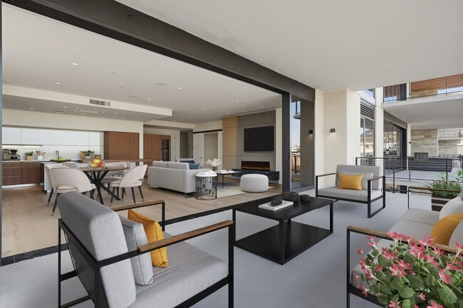 Building Photo - 4849 N Camelback Rdg Dr