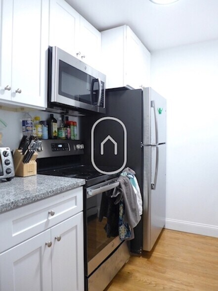 Building Photo - 31 Cunard St