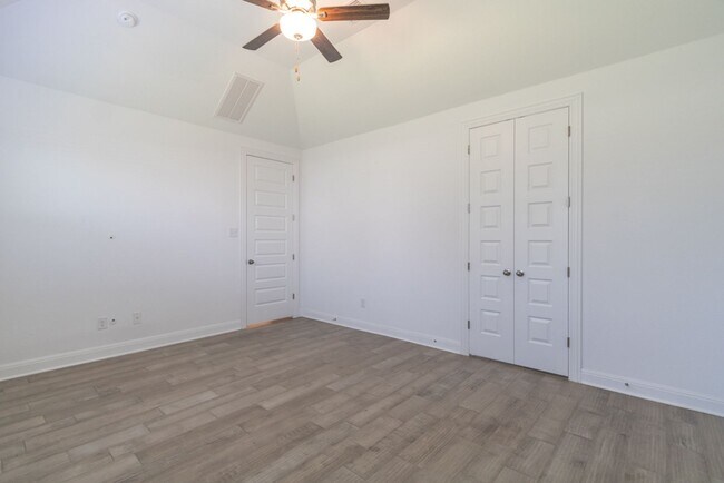 Building Photo - 124 Shagbark Trl