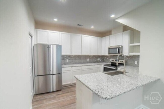 Building Photo - 131 Lower Creek Dr